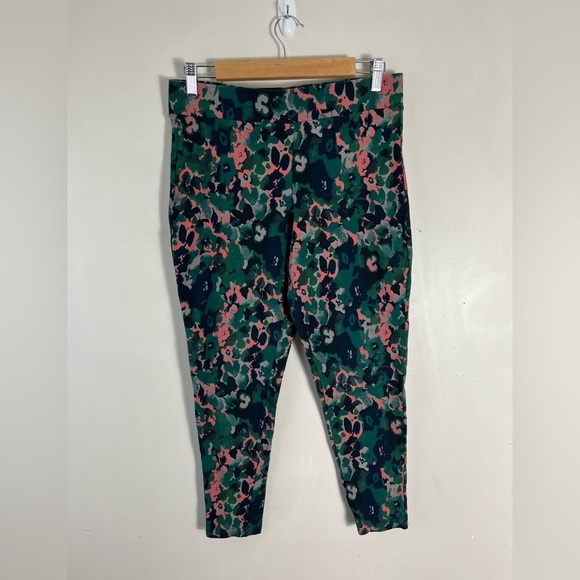 Torrid Full-Length Legging In Camo Floral Size 1X High Rise Stretch Comfy - Picture 5 of 13